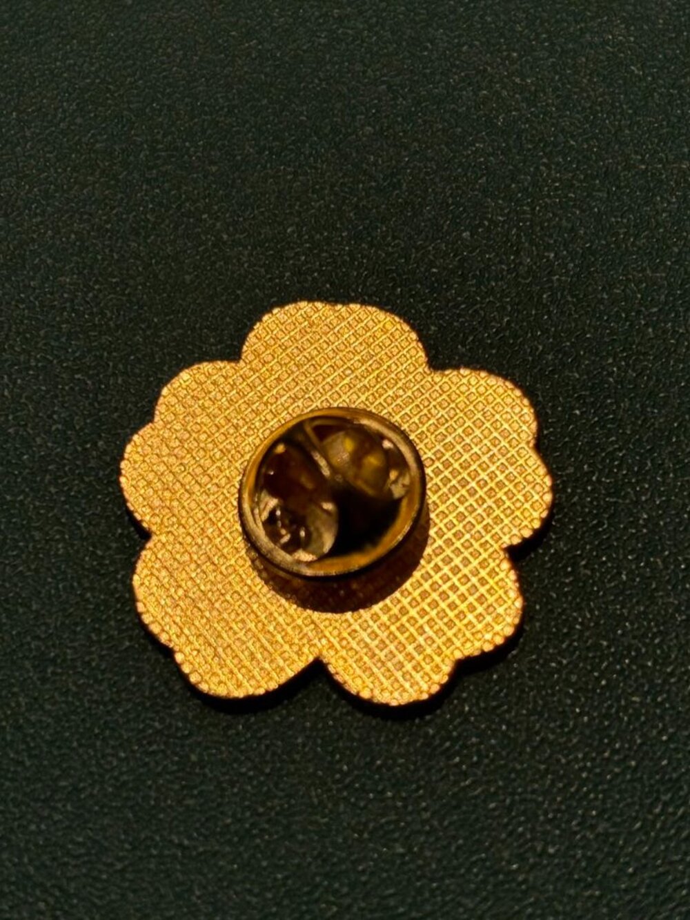 Red Flower Brooch - Picture 3 of 3